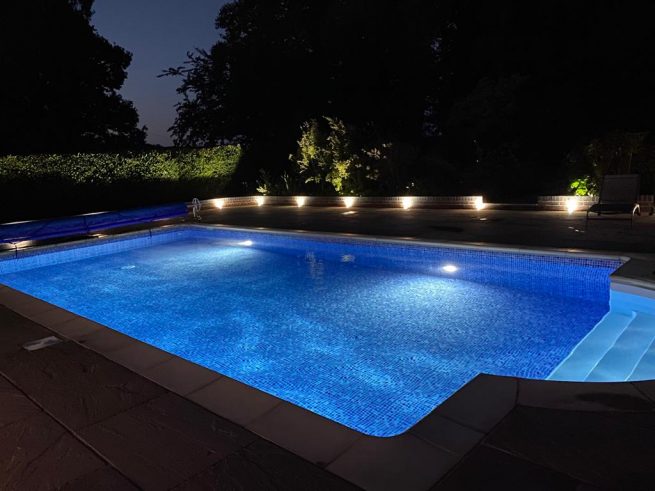 Swimming pool lighting installation